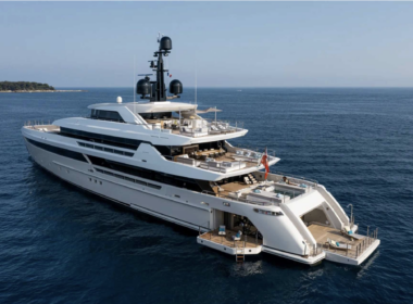61.5m Sanlorenzo superyacht LEMON TREE viewed from the stern